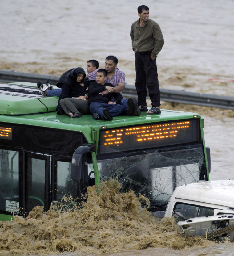 Flash floods inundate Istanbul