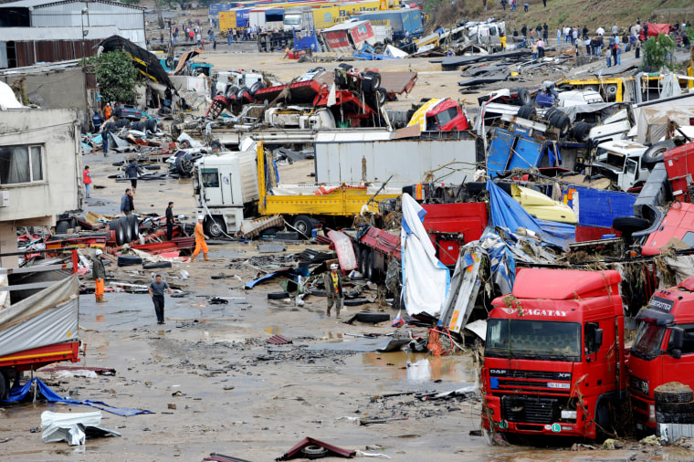 Flash floods inundate Istanbul