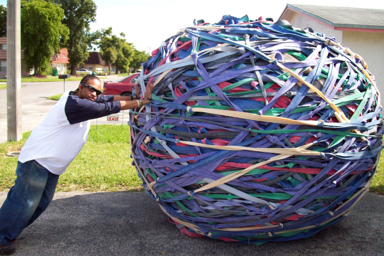 Largest rubber band ball
The largest rubber band ball weighs 4,097 Kg (9,032 lb) was made by Joel Waul (USA) and was measured in Lauderhill, Florida, USA, on 13 November 2008.