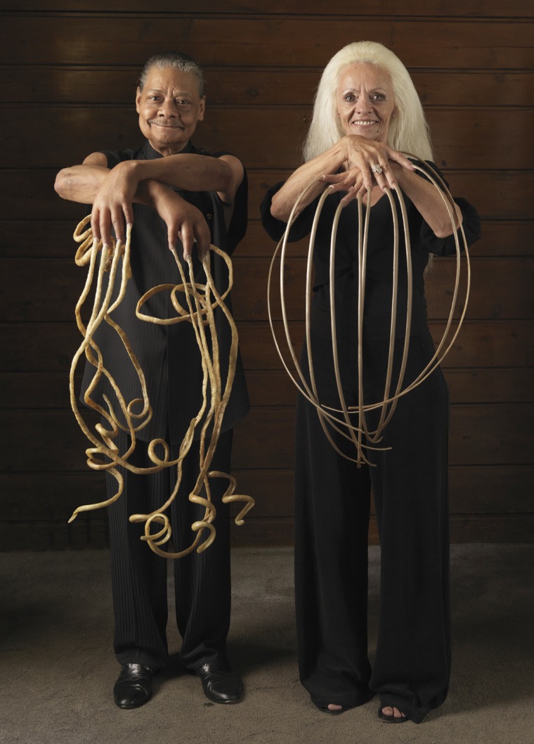 Melvin Boothe & Lee Redmond
Longest fingernails on a pair of hands (male)
Melvin Boothe (USA) has a set of fingernails that had a combined length of 9.05 m (29 ft 8.3 in) when measured in Troy, Michigan, USA, on 2 June 2007.
Longest fingernails ever
Lee Redmond (USA), who has not cut her nails since 1979, has grown and carefully manicured them to reach a total length of 8.65 m (28 ft 4.5 in) as measured on the set of Lo show dei record in Madrid, Spain, on 23 February 2008.