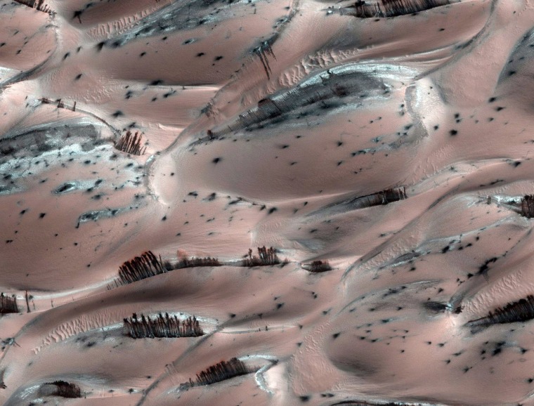 Image: Trails of debris as ice melts in Mars's spring