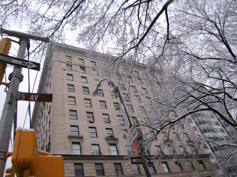 907 Fifth Avenue in New York City.