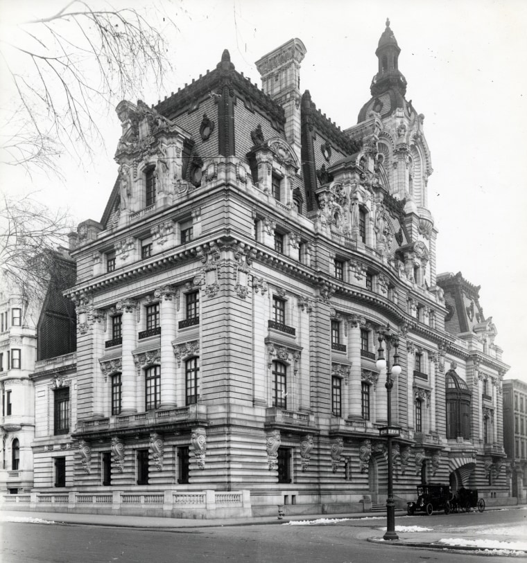 The home of Sen. William Andrews Clark at Fifth Avenue and 77th Street, which stood from approximately 1907 to 1927. Not for re-use without permission of The New-York Historical Society.