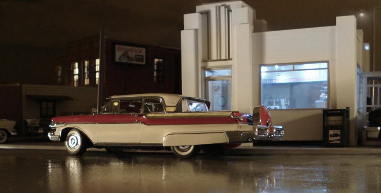 1957 Mercury Turnpike Cruiser
Here's the glamor shot of the 1957 Mercury Turnpike Cruiser, which was one of the largest automobiles ever produced. Measuring 20 feet long, it was a veritable living room with turn signals.
The scale model, White Tower Diner, was a perfect match with the car.
I used LED lights in the interior of the building, to give it a florescent glow.
The exterior illumination is from a single
40 watt bulb aimed low.