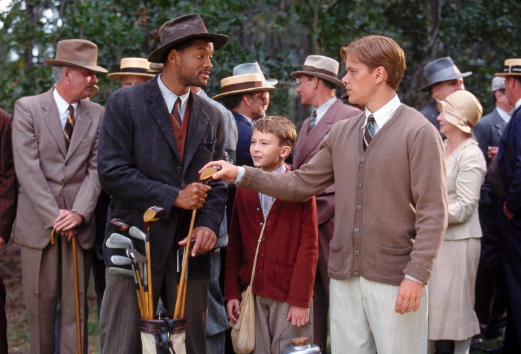 e Legend of Bagger Vance (2000)
Rannulph Junuh has returned to Savannah a damaged, tortured soul, his youthful innocence shattered by the trauma of World War I. While he's been gone, his former fiancee, Adele Invergordon, has devoted herself to fulfilling her late father's dream of building a world-class golf course on a nearby island. To keep the dream alive in the depths of the Great Depression, she proposes an exhibition tournament featuring golf superstars Bobby Jones and Walter Hagen. When city officials insist that the match can only take place if a local golfer participates, Hardy turns to Junuh to defend his hometown's honor. Along the way he faces down his demons, fights for the love of the woman he abandoned and hits a hole in one with the help of a black caddie named Bagger who offers down-home folk wisdom, spiritual guidance and the secret to a perfect swing.