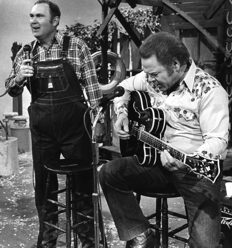 NBC \"Today Show\" weatherman Willard Scott., left, makes his singing debut on the television show \"Hee Haw\" with country star Roy Clark during taping of the show in Nashville, Oct. 18, 1982. (AP Photo/Mark Humphrey)