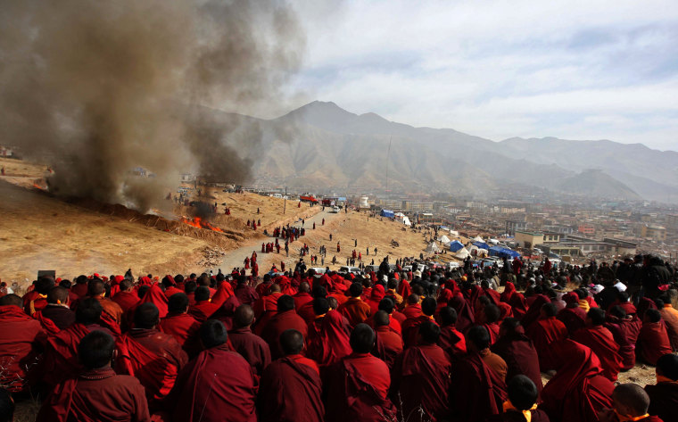 China quake kills thousands