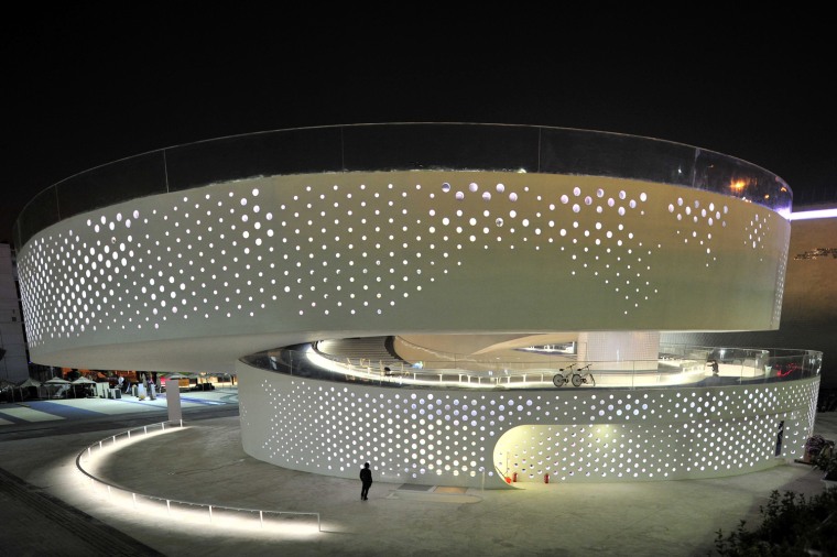 Image: A night view shows the Denmark pavilion at the Shanghai World Expo site