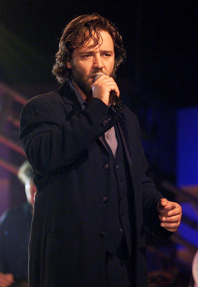 Russell Crowe Performs with Band