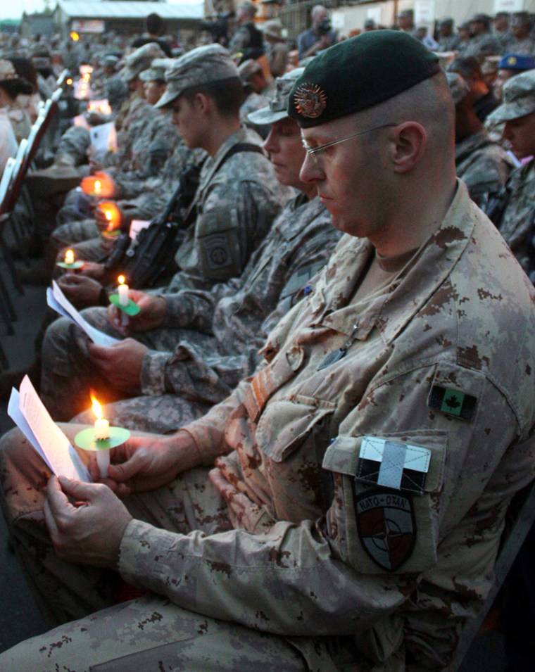 Image: US soldiers memorial service in Kabul