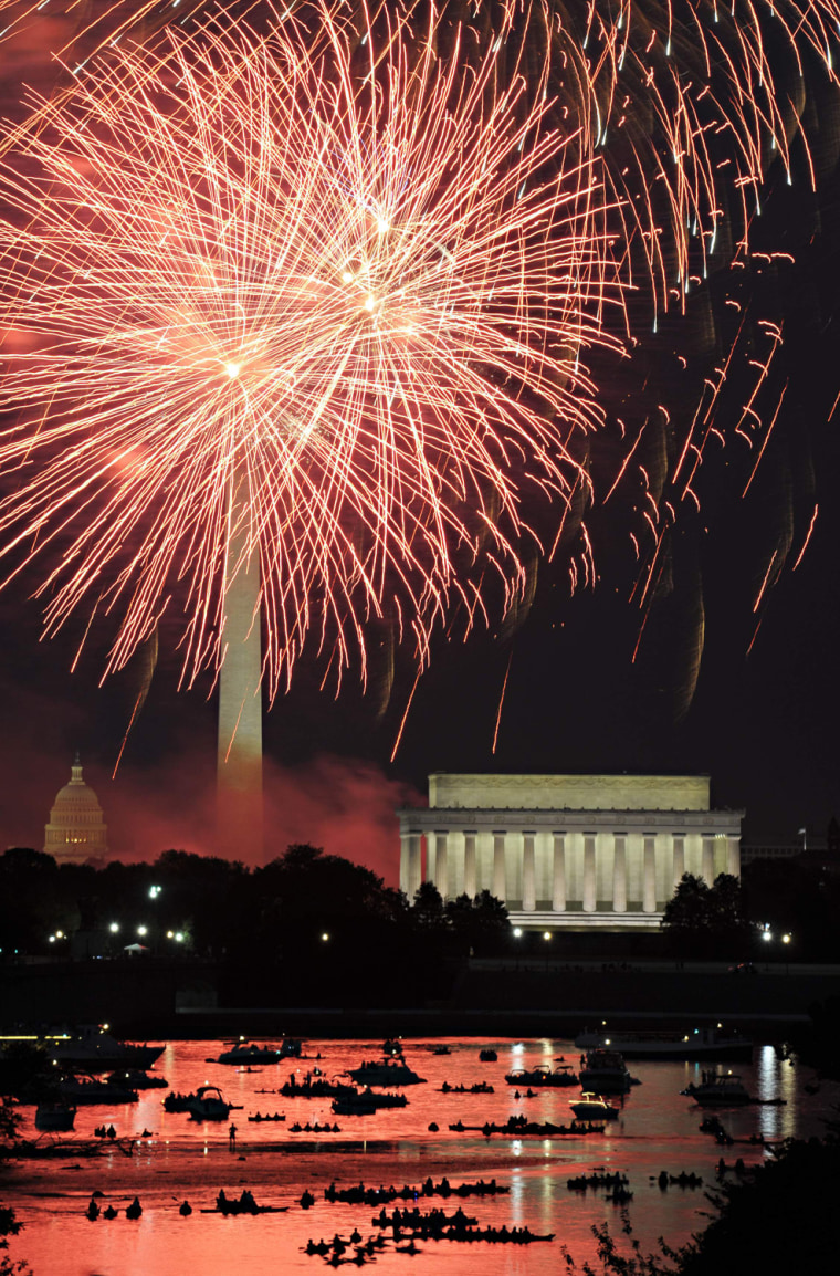 Image: Fireworks explode over Washington