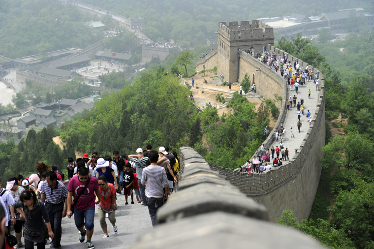 Image: Tourists stroll on the Badaling section