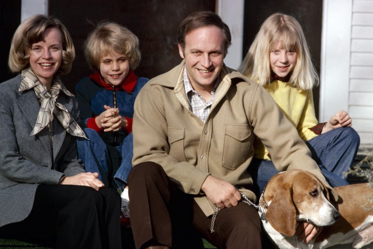Image: Dick Cheney Poses For A Family Photo