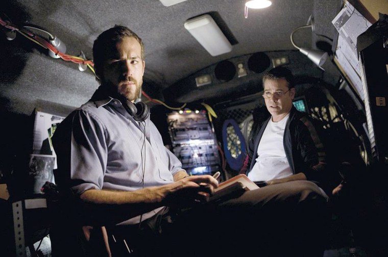 Smokin' Aces (2007)  (L to R) FBI Agent Richard Messner (RYAN REYNOLDS) and his partner, Agent Donald Carruthers (RAY LIOTTA), hold surveillance. An FBI agent (Reynolds) hunts for a Las Vegas stand up comedian  (Piven) who has decided to squeal on the mob but, before he heads off for protective custody, decides to go to the casinos at Lake Tahoe for one last good time, drawing a crowd of assassins (including Affleck and Keys).