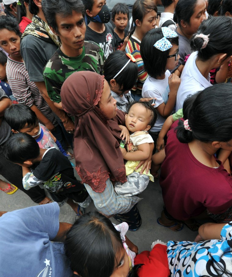Image: Indonesian people displaced by the erupt