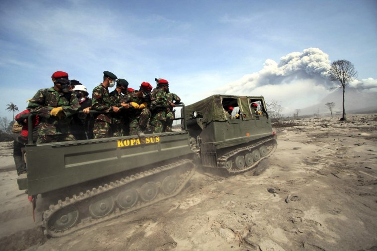Image: Indonesian soldiers search for victims killed in the eruption of Mount Merapi in Cangkringan