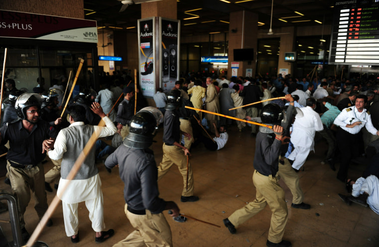 Image: Pakistani police baton charge on the emp