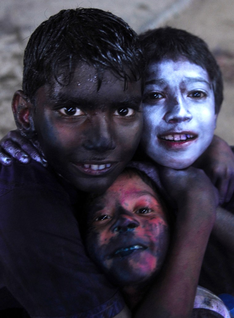 Image: Pakistani Hindu children celebrate Holi