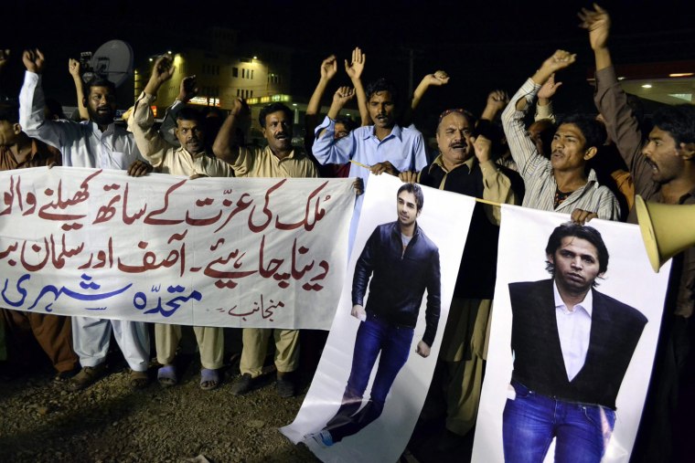 Image: Pakistani cricketers jailed