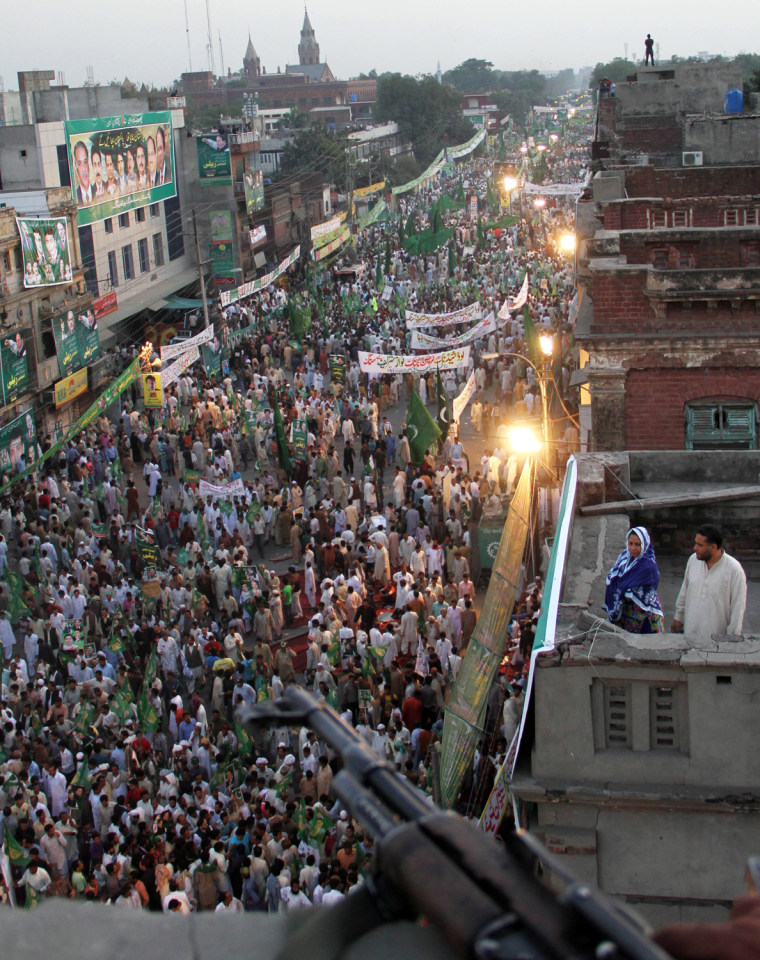 Image: Main opposition party PML-N protests against the government in Lahore
