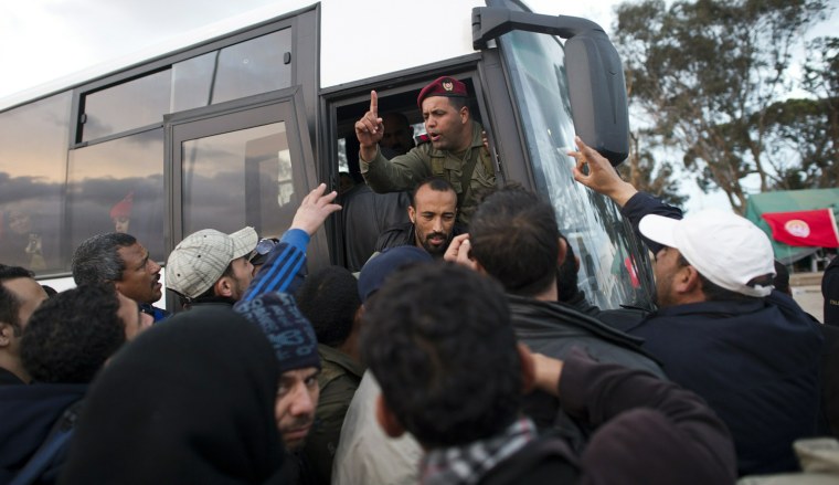 Image: Tunisians try to take the bus after arri
