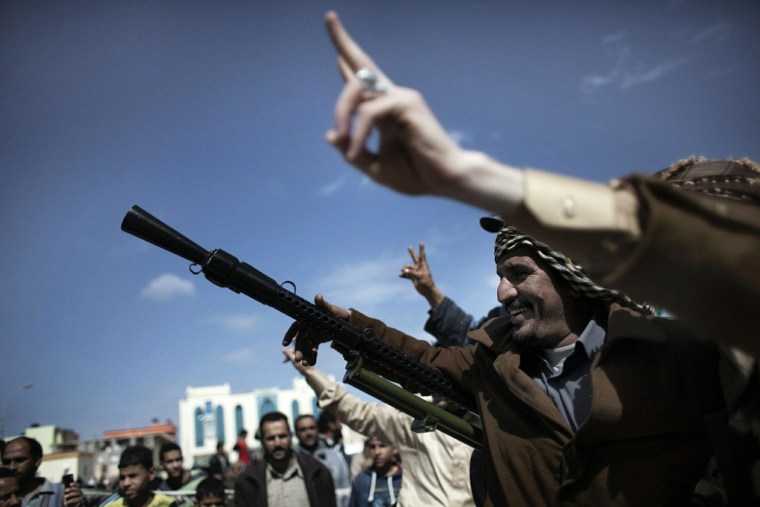 Image: Libyans join security forces during a de