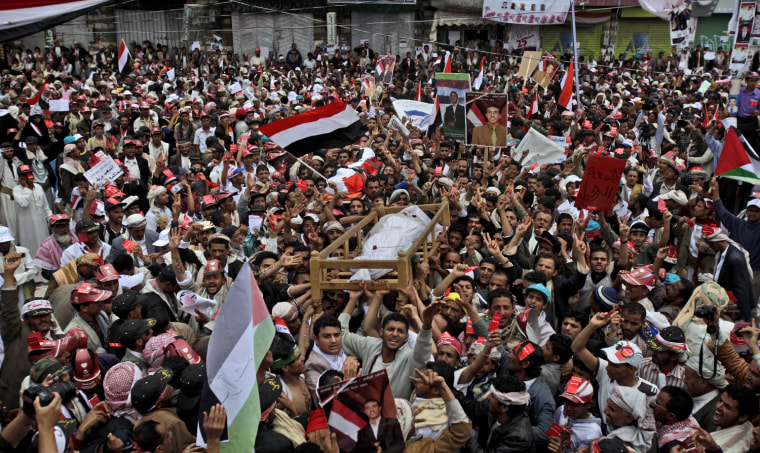 Image: Anti-government protestors demanding the resignation of Yemeni President