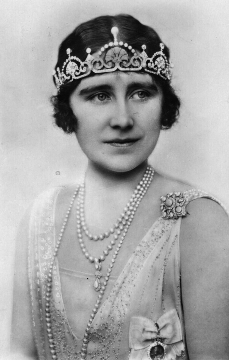 Елизавета боуз лайон фото Crown jewels: Greatest royal headgear