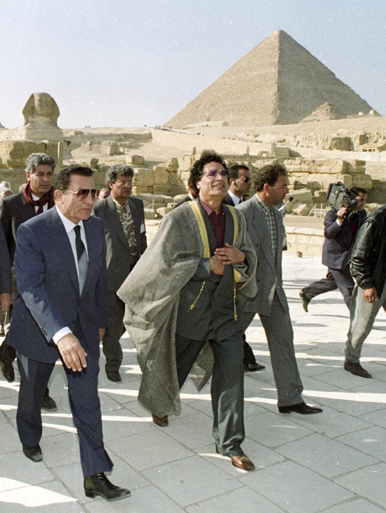 Image: File photo of Egyptian President Hosni Mubarak accompanying Libyan leader Muammar Gaddafi on a tour at the pyramids of Giza