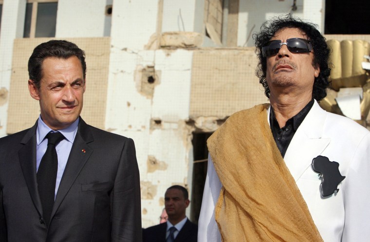 Image: French President Nicolas Sarkozy (L) is