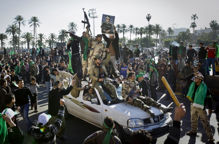 Image: Pro-Gadhafi soldiers and supporters