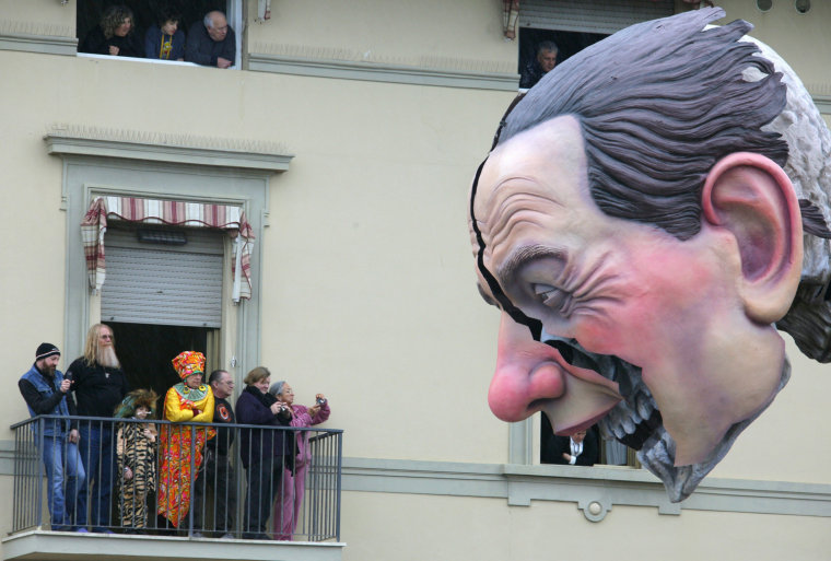 Image:  A giant carnival float  called ReXpubbl
