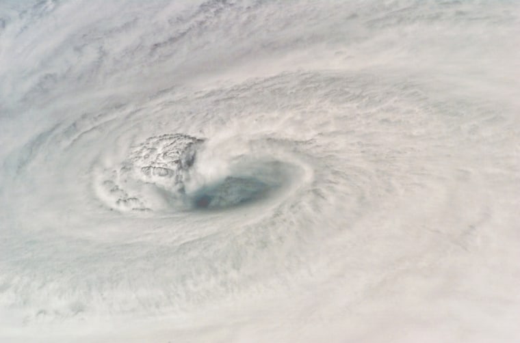 <HTML><META HTTP-EQUIV=\"content-type\" CONTENT=\"text/html;charset=utf-8\">
S118-E-07919 (18 Aug. 2007) --- A still photo close-up of the eye of Category 4 
Hurricane Dean. Crewmembers on the Space Shuttle Endeavour captured this image 
around Noon CDT of Hurricane Dean in the Caribbean. At the time the shuttle and 
International Space Station passed overhead, the Category 4 storm was moving 
westerly at 17 mph nearing Jamaica carrying sustained winds of 150 mph.