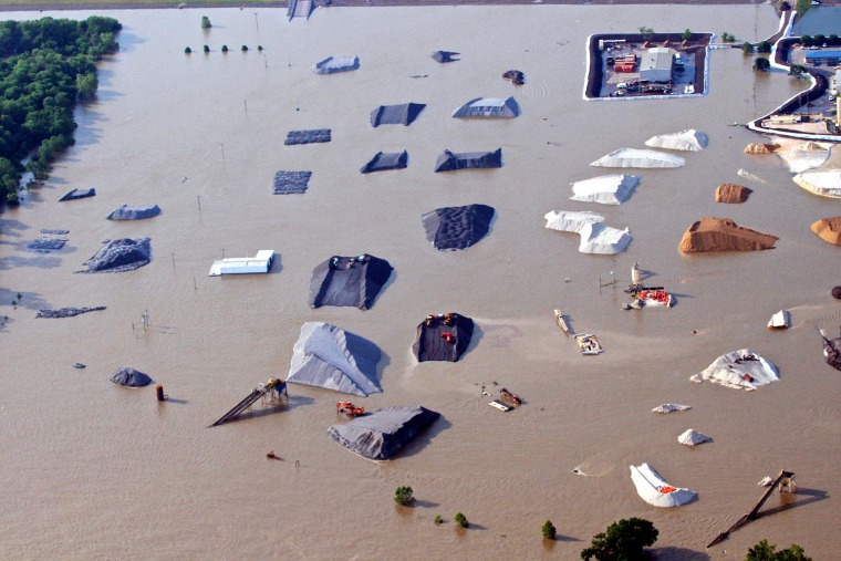 Image: An industrial facility flooded by the Mississippi River crest