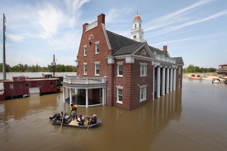Image: Mississippi River Flooding Threatens Vicksburg, MS
