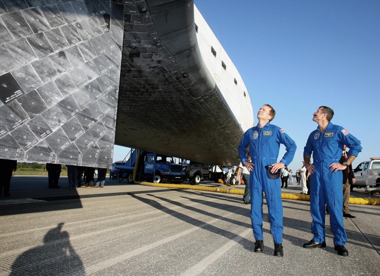 US space shuttle Atlantis crewmembers (L