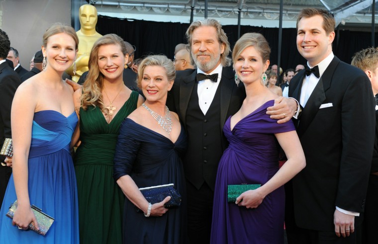 Image: Actor Jeff Bridges and his family arrive