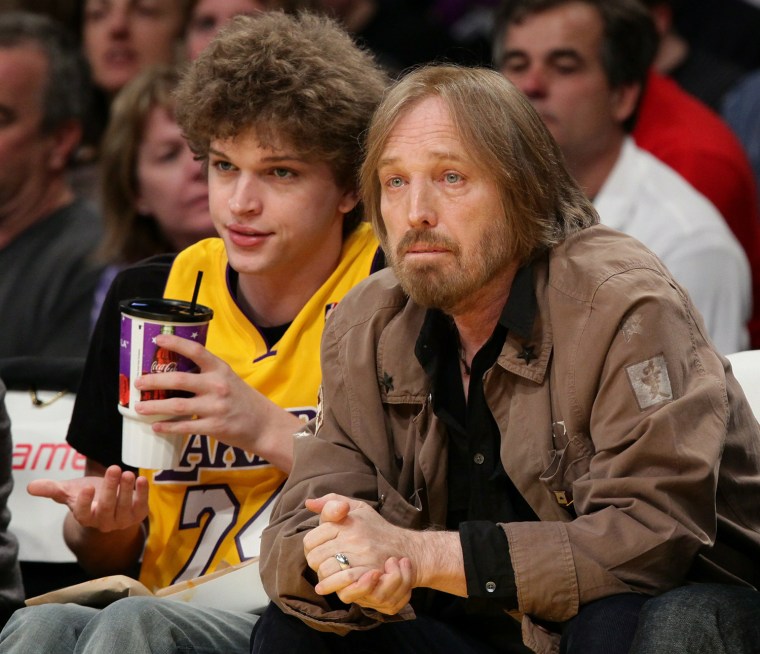 Image: Celebrities At The Lakers Game