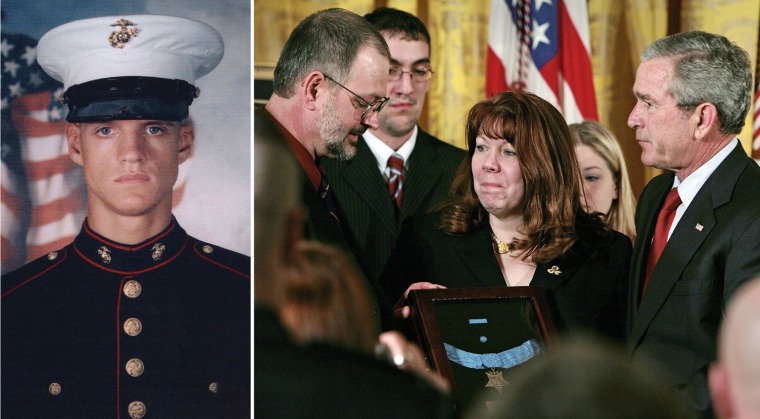 Image: Jason Dunham. Dunham's family receives his Medal of Honor from President Bush.
