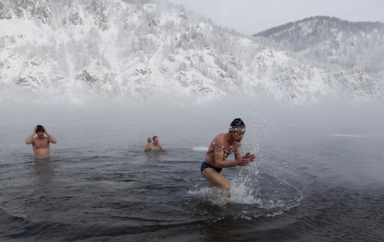 Image: Members of a local winter swiming club dip in the Yenisei River in the town of Divnogorsk