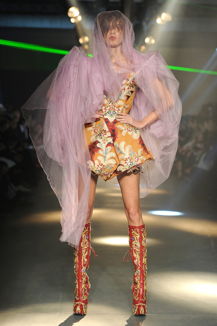 Image: Vivienne Westwood: Runway - Paris  Fashion Week Womenswear Fall/Winter 2012