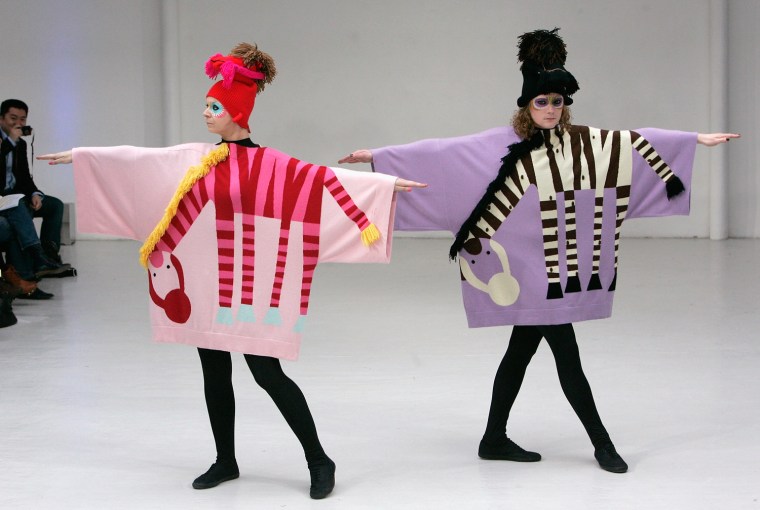 Image: Yang Du: Runway - Paris Fashion Week Womenswear Fall/Winter 2012