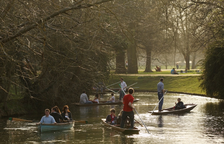 Image: Visitors Enjoy The Warm Spring Weather In Oxford