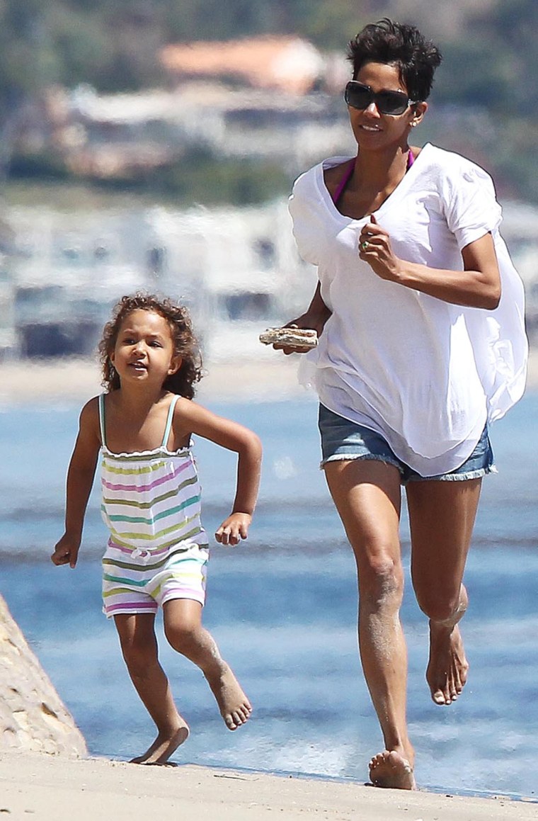 Halle Berry and Olivier Martinez at the Beach