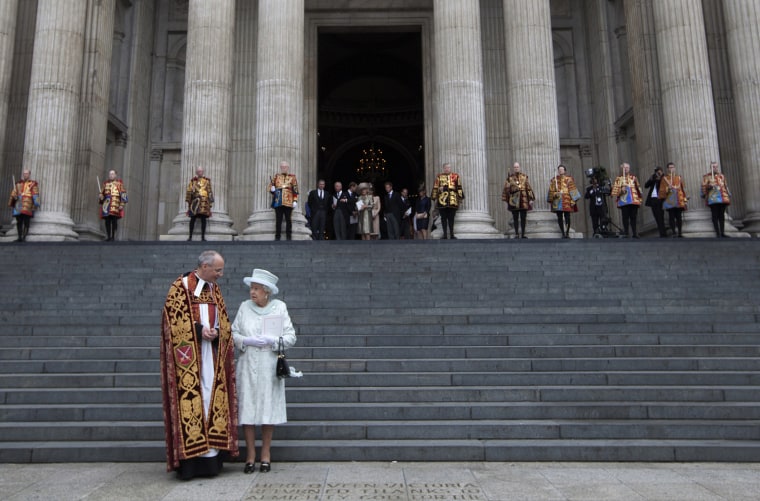 Image: The Dean of St. Paul's Catherdral talks with Queen Elizabeth II