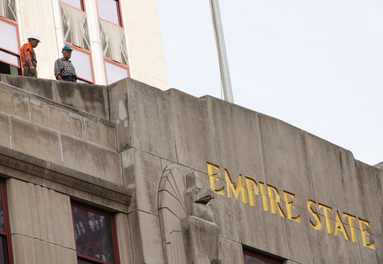 Image: 10 Shot, One Killed In Shooting By NYC's Empire State Building