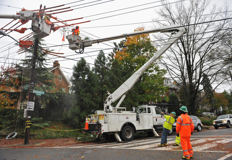 Image: US-STORM-SANDY-POWER-WORKERS