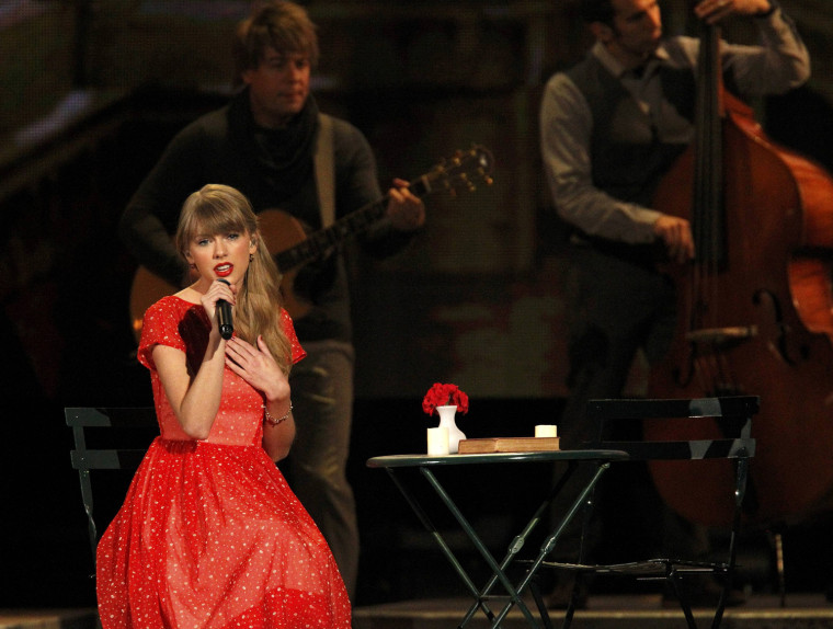 Image: Taylor Swift performs at the 46th Country Music Association Awards in Nashville