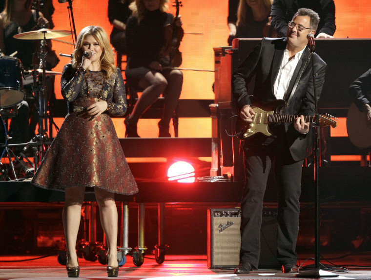 Image: Kelly Clarkson, Vince Gill