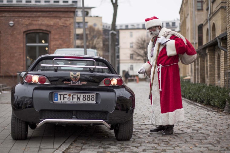 Image: *** BESTPIX *** Volunteer Santas Meet In Berlin